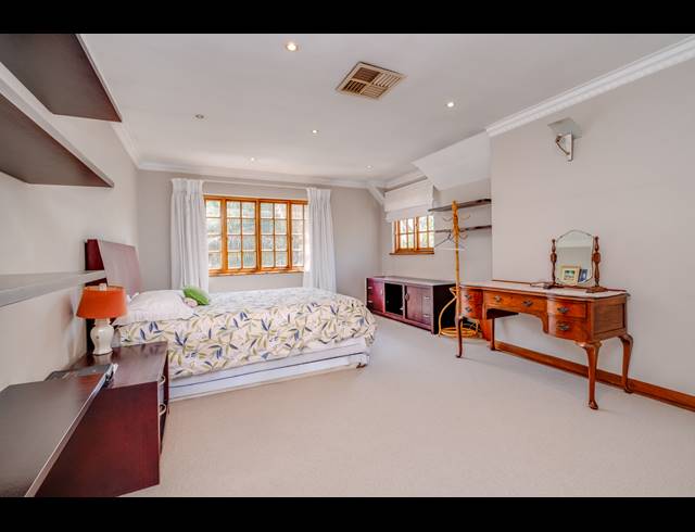 4 BEDROOM HOUSE FOR SALE IN LONEHILL